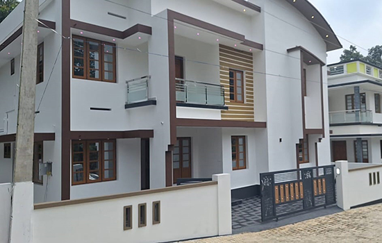 House for sale in Thuravoor